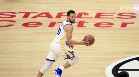 適合俱樂部使用的籃球場運(yùn)動木地板