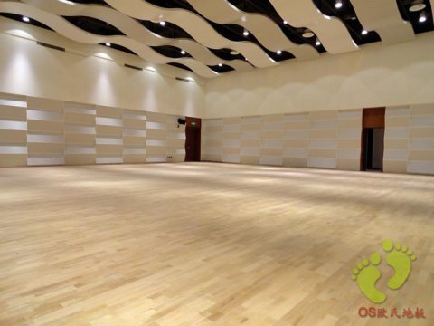 運(yùn)動木地板的色差形成原因