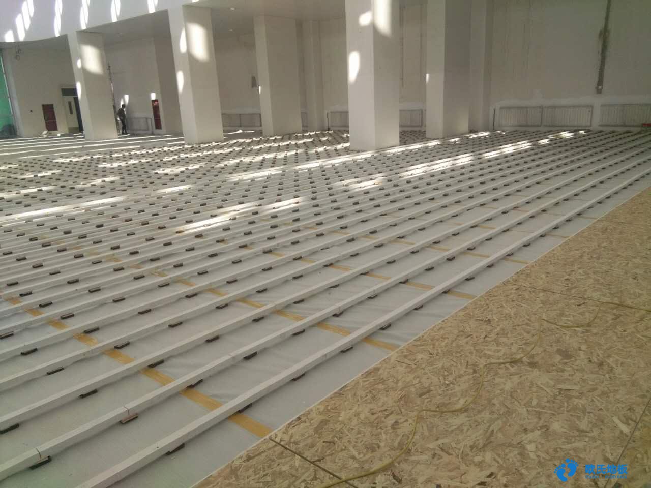 石嘴山星海學(xué)?;@球木地板安裝