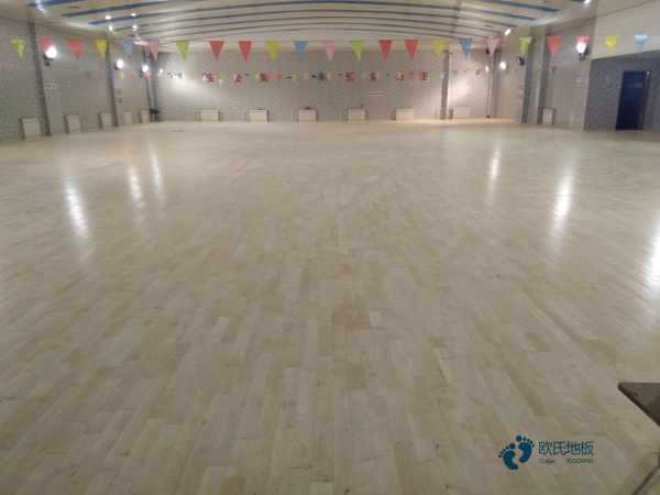 實(shí)木體育館地板的優(yōu)勢1