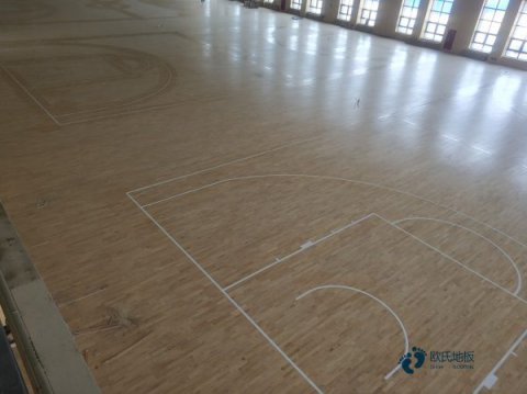 質(zhì)量好籃球運(yùn)動木地板施工團(tuán)隊