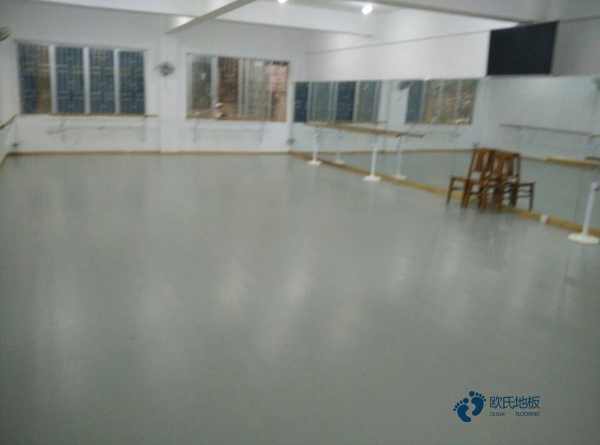 質(zhì)量好體育場地木地板施工團(tuán)隊(duì)1