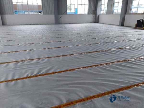 質(zhì)量好體育場地木地板施工團(tuán)隊(duì)2