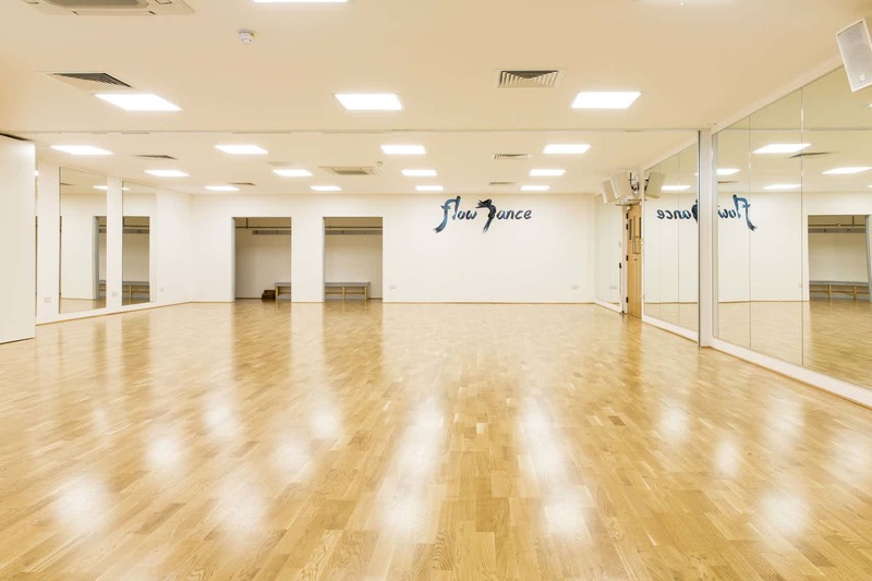 購買松木舞臺(tái)體育場(chǎng)館地板品牌哪個(gè)好2