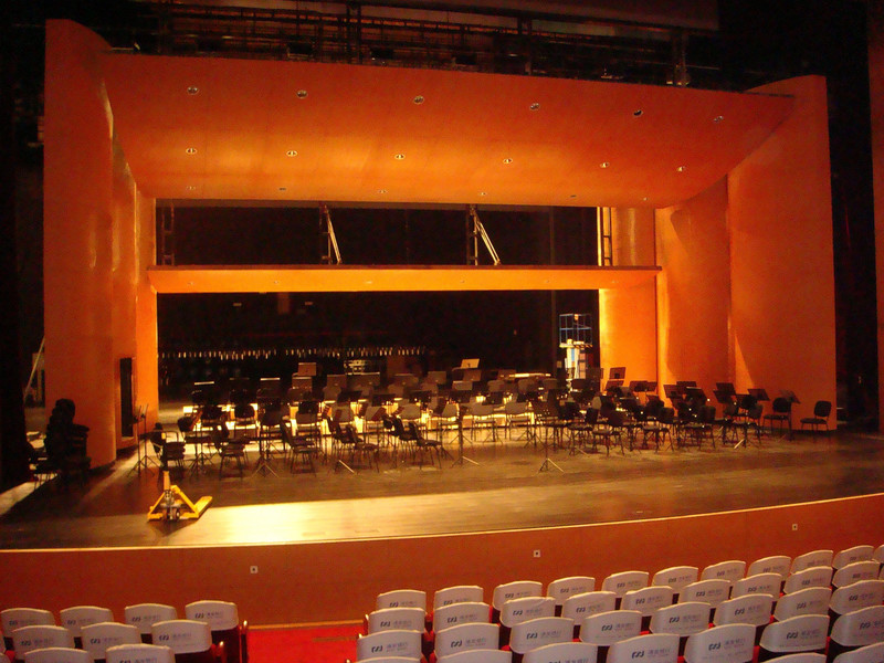 購買松木舞臺(tái)體育場(chǎng)地板牌子1