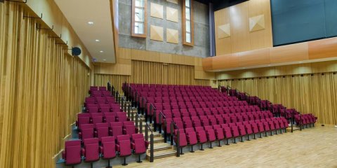 松木舞臺(tái)體育木地板施工團(tuán)隊(duì)