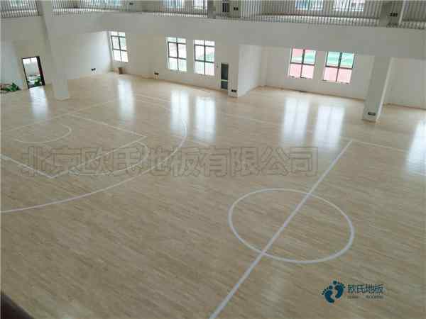 學(xué)?；@球運(yùn)動(dòng)地板施工步驟2